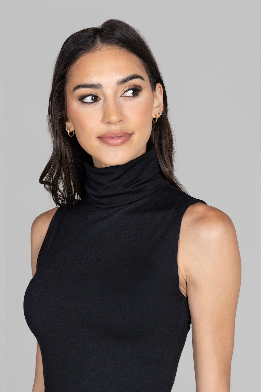 SLEEVELESS TURTLENECK: BLACK