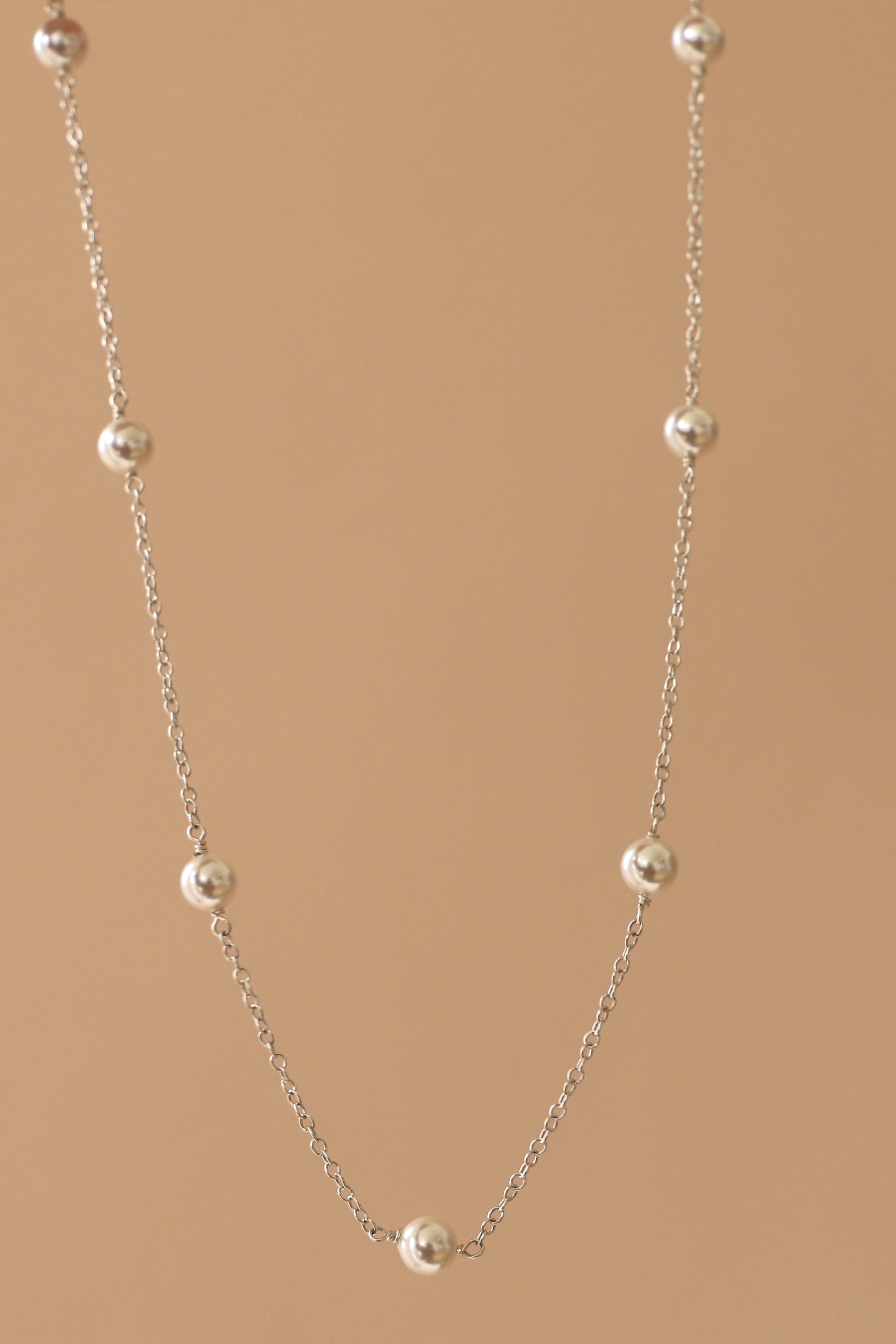 SILVER PEARL STATION NECKLACE