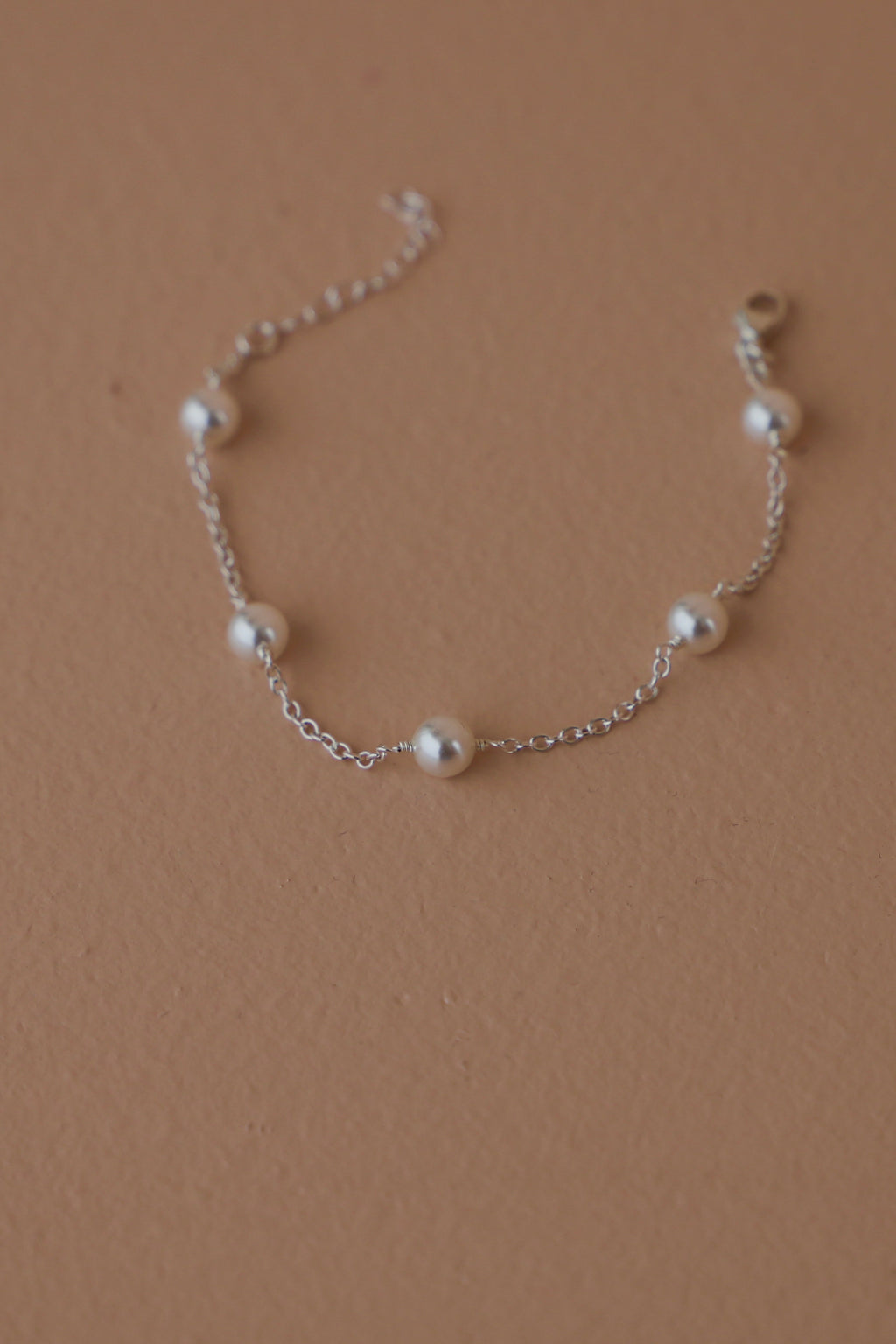 SILVER PEARL STATION BRACELET