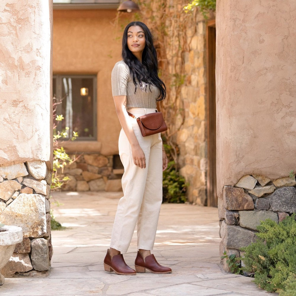 Nisolo Cleo Leather Convertible Crossbody Clutch